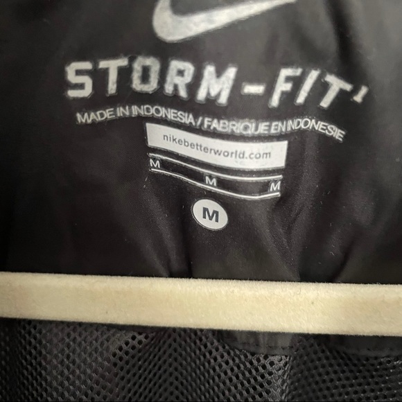 Nike Women’s Water Repellent Jacket - Picture 3 of 8